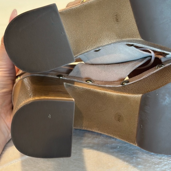 VINCE CAMUTO
Jenevya Womens Suede Peep-toe Platform Sandals In Beige size 7.5 - Picture 4 of 4